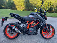 Black/red KTM 390 Duke