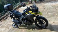 Yellow And Black Suzuki DL250A