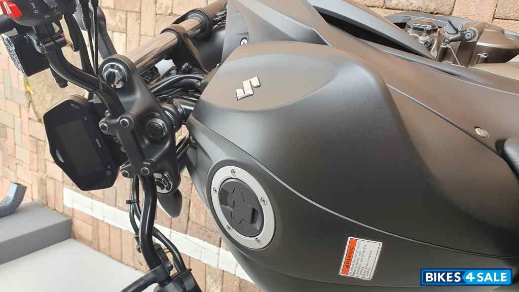 Black Suzuki GIXXER250 Naked Black Suzuki GIXXER250 Naked