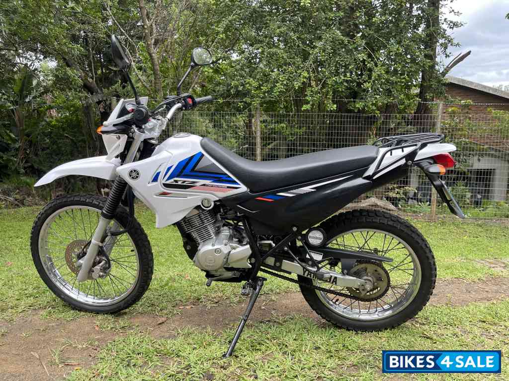 White Yamaha XTZ125 White Yamaha XTZ125