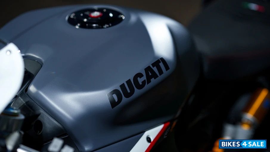 Ducati Panigale V2 Superquadro Final Edition