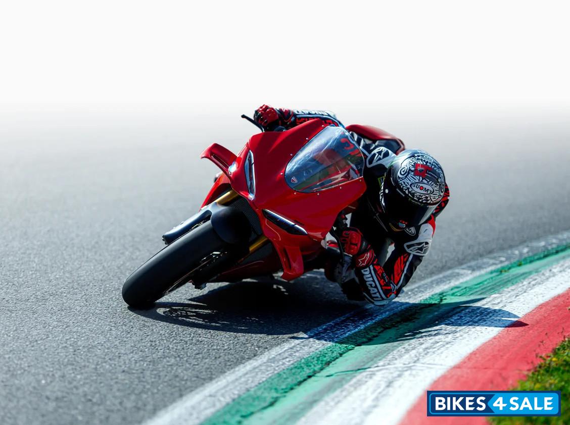 Ducati Panigale V4 S 2025