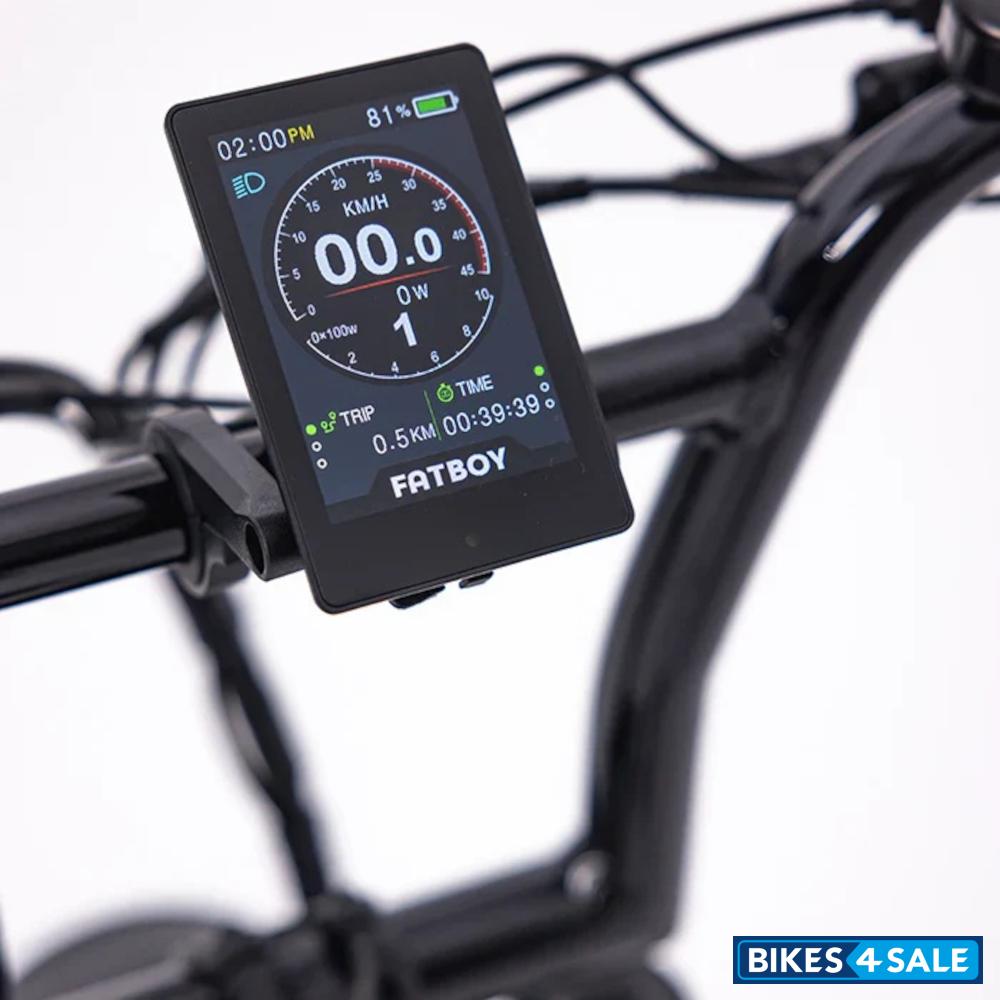 Fatboy Scrambler LCD colour display