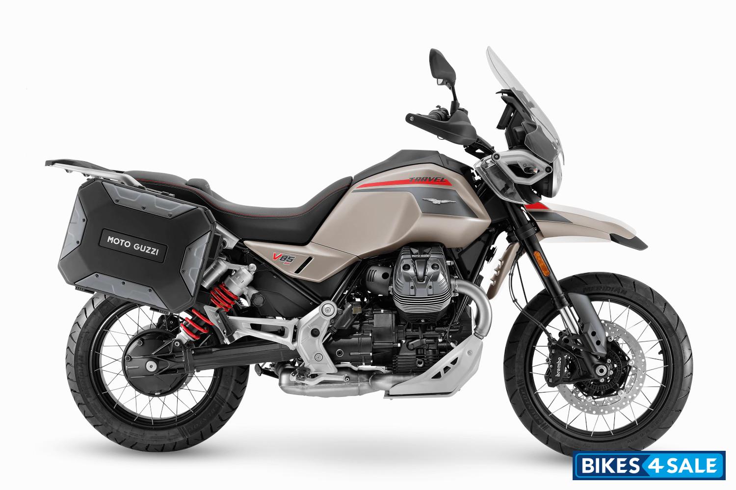 Moto Guzzi V85 TT Travel 2024